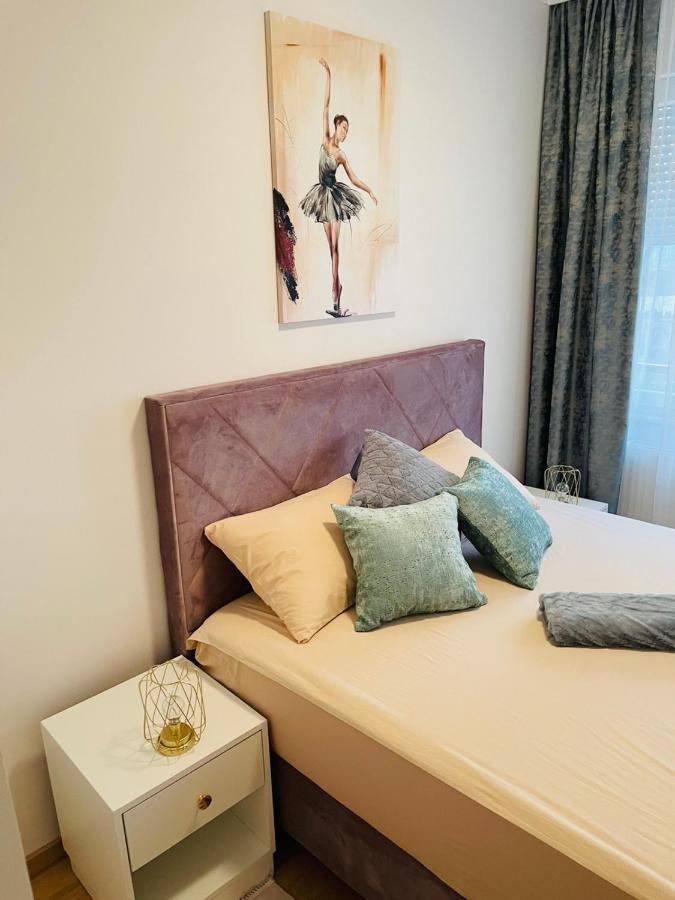 شقة Stan Na Dan "Apartman Purple" بانيا لوكا المظهر الخارجي الصورة